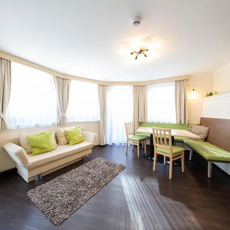 A Casa Bernstein Ζόλντεν